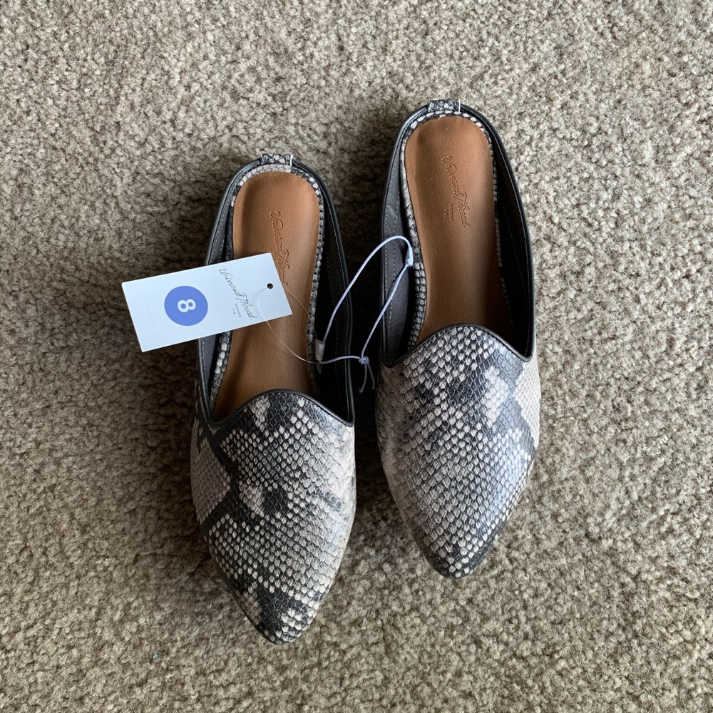 NWT universal thread pointed flats - Picture 2 of 9
